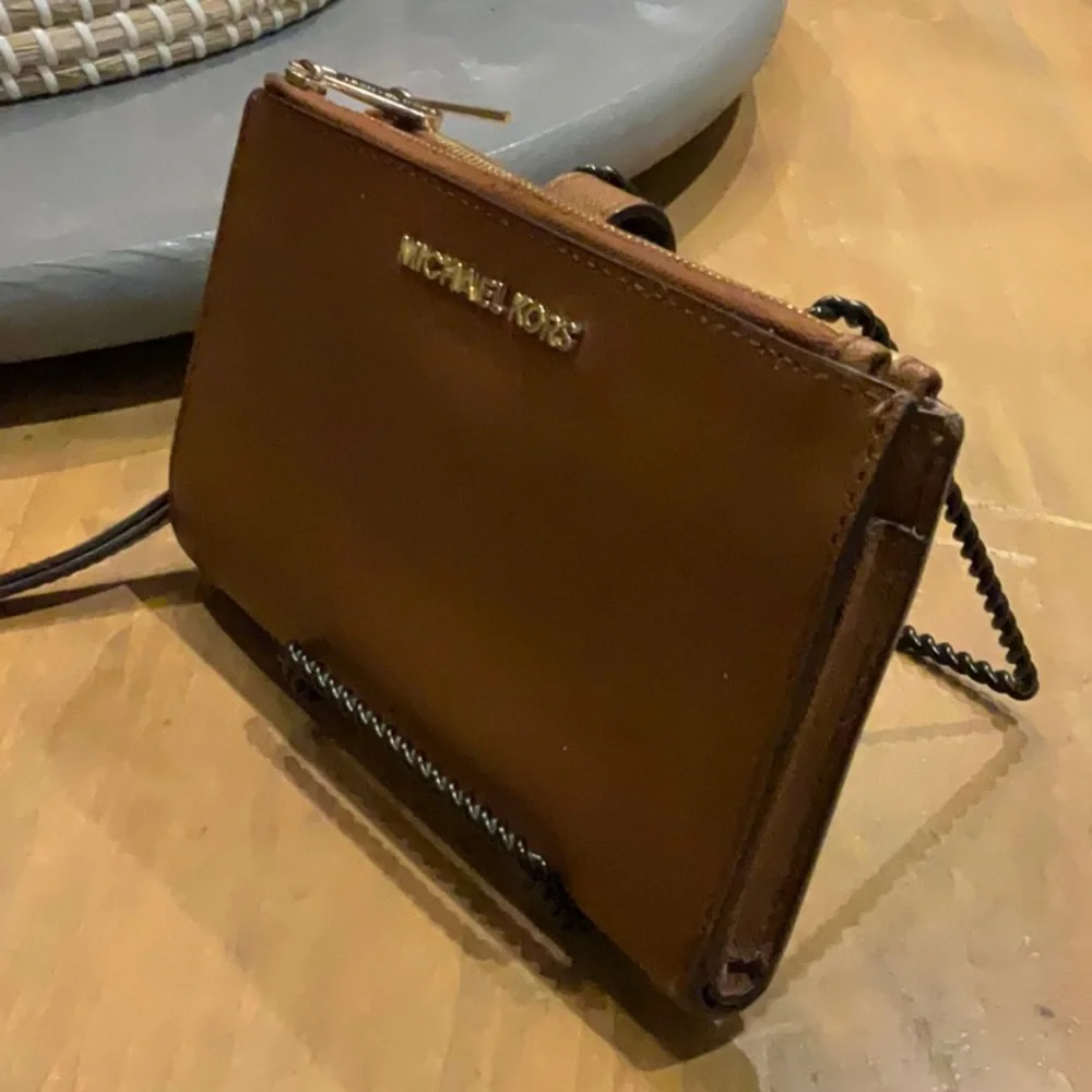 EUC Michael Kors Tan Leather Jetset Wristlet